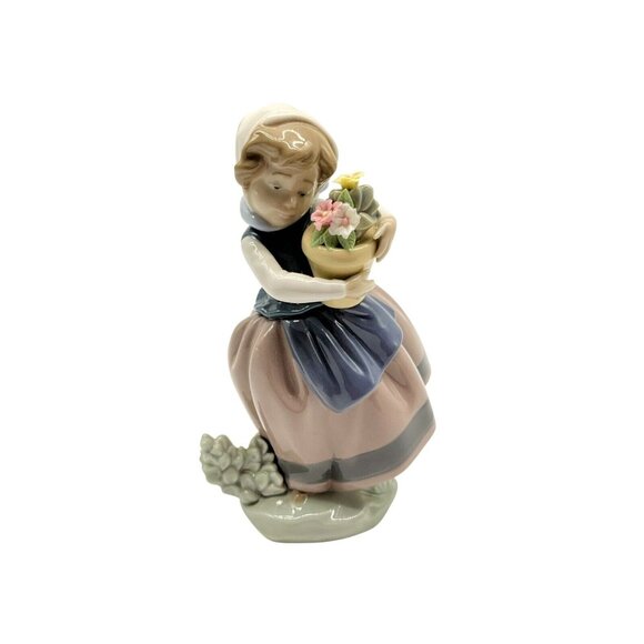 Vintage Lladro Spring Is Here Girl With Basket of Flowers 6.75" Figurine #5223 - Picture 1 of 16